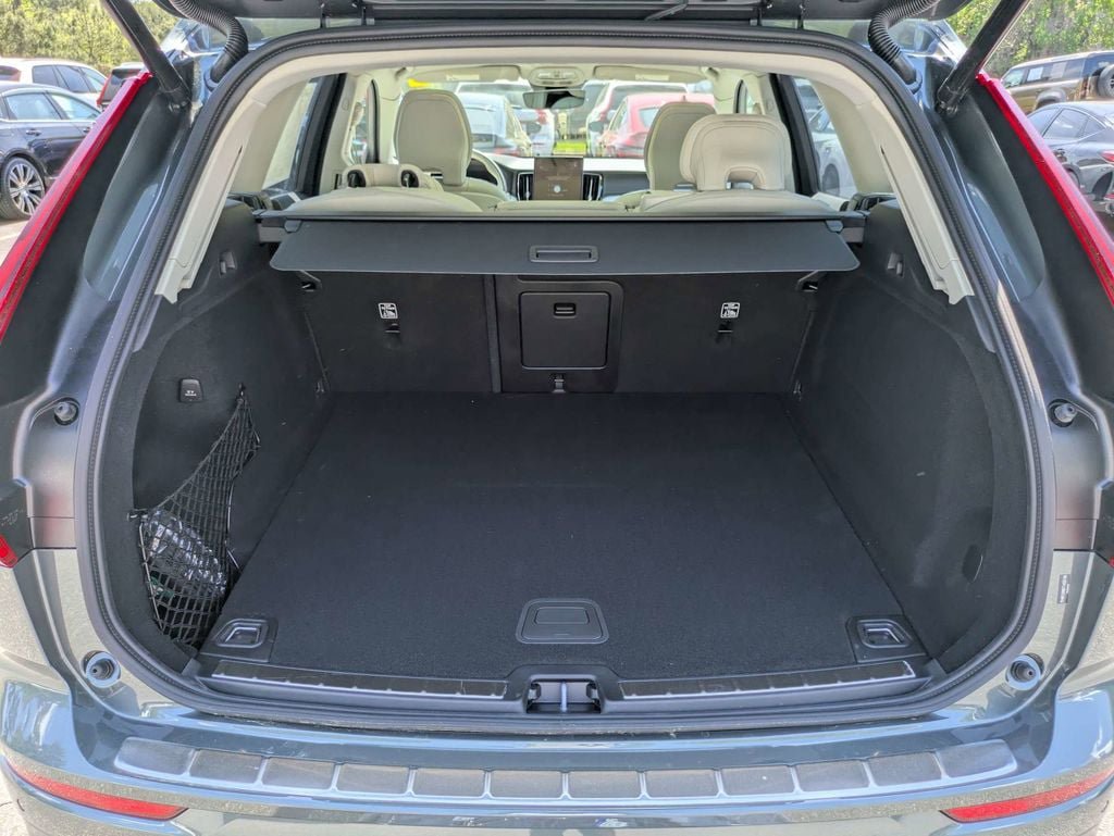 New 2026 Volvo XC60 B5 Ultra w/ Protection Package Premier AWD/4WD image 13