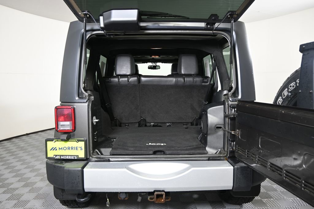 Used 2014 Jeep Wrangler Unlimited Sahara w/ Connectivity Group AWD/4WD image 16