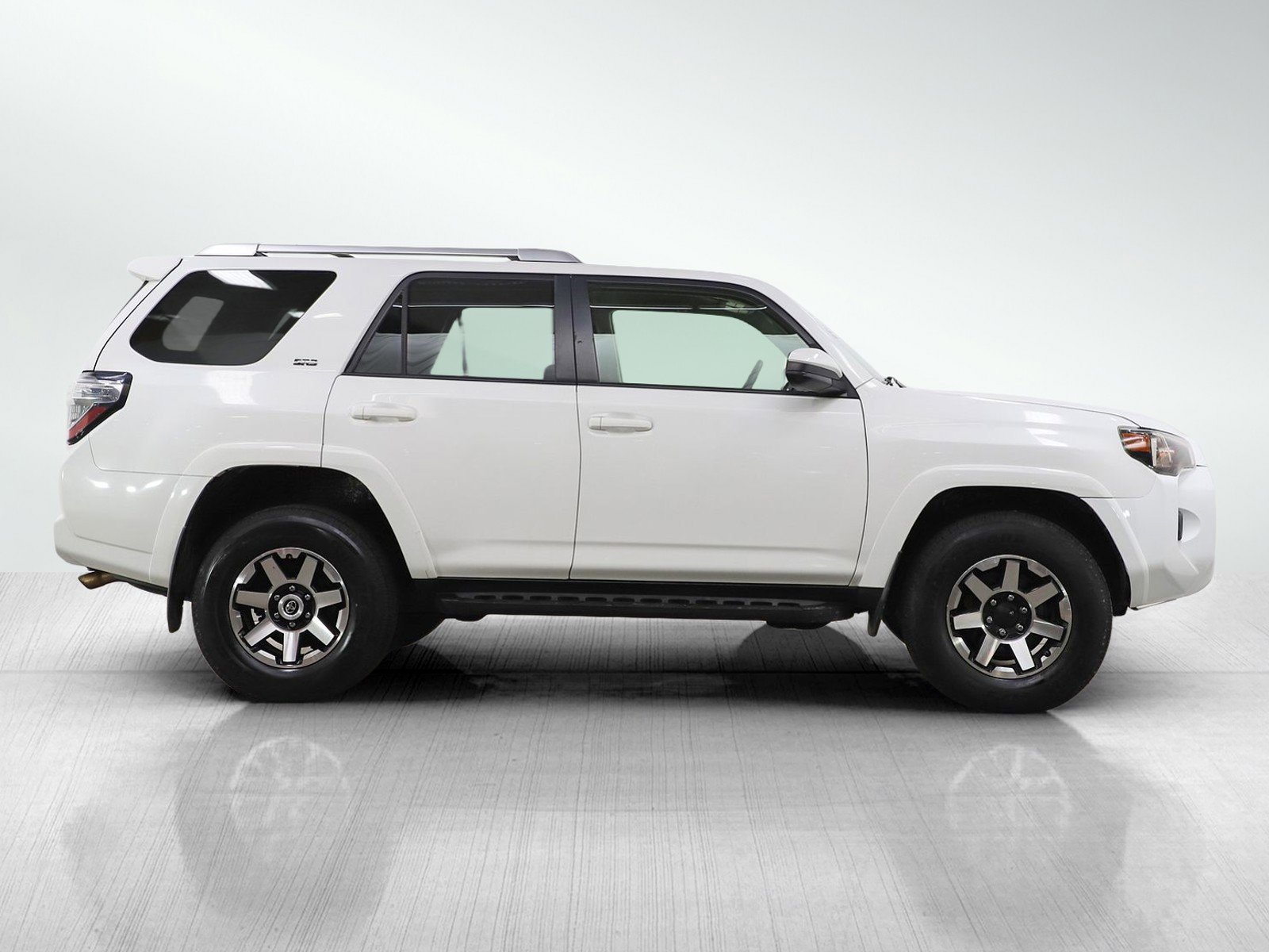 Used 2016 Toyota 4Runner SR5 image 6