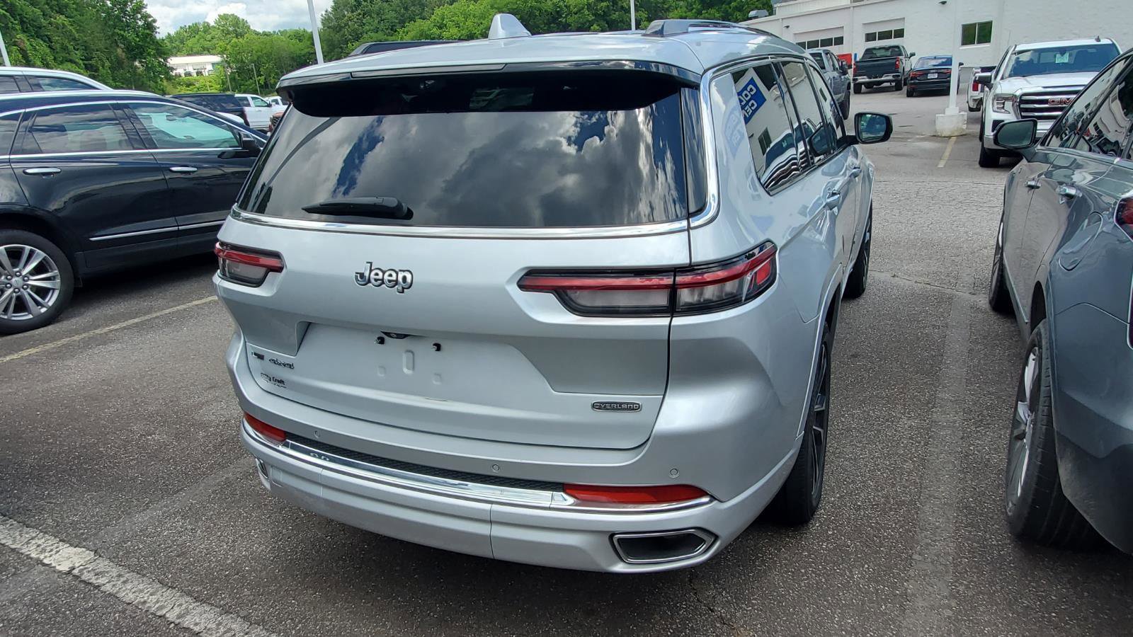 Used 2022 Jeep Grand Cherokee L Overland w/ Advanced Protech Group III AWD/4WD image 10