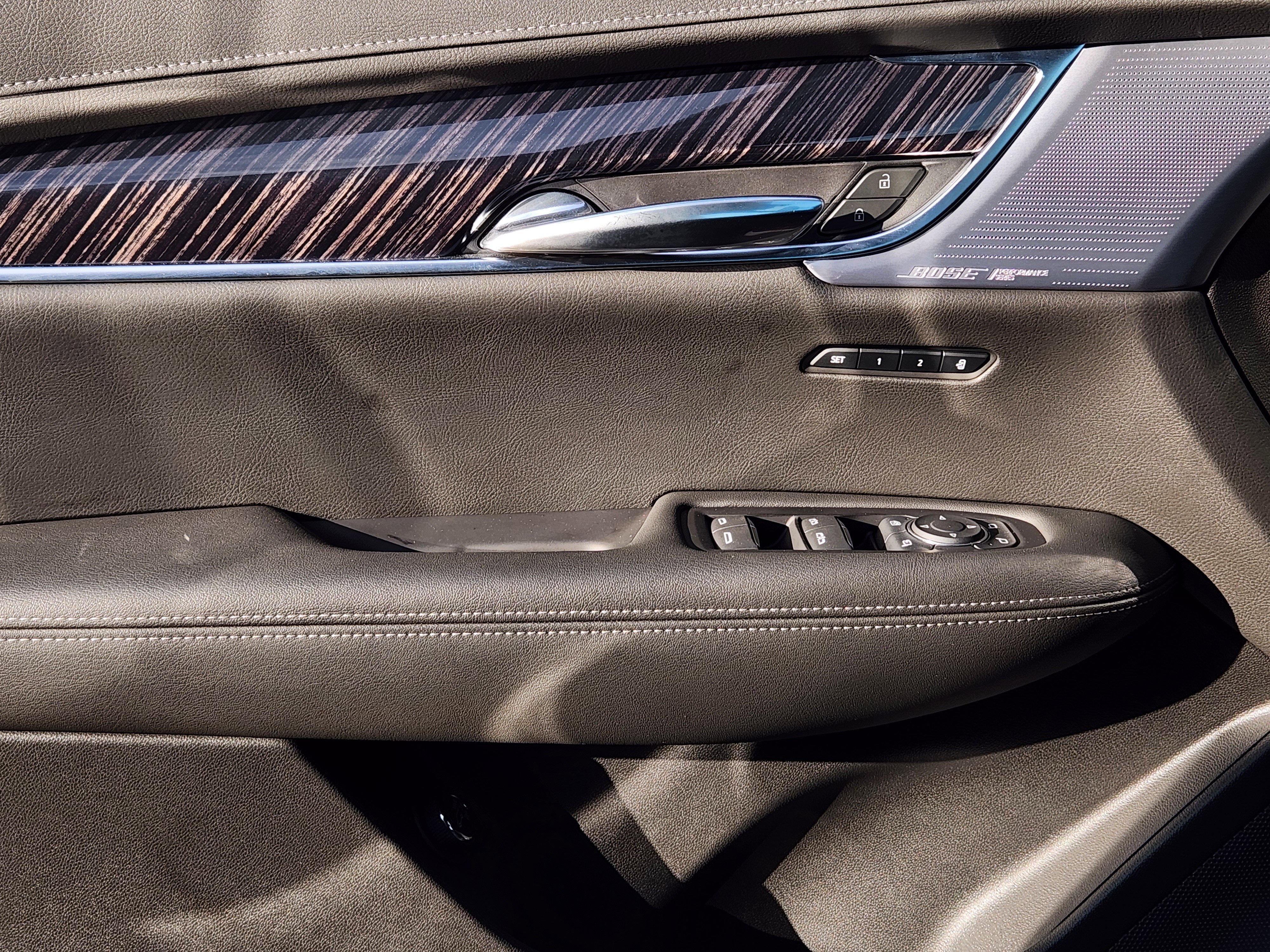 Used 2025 Cadillac XT6 Premium Luxury w/ Technology Package image 25