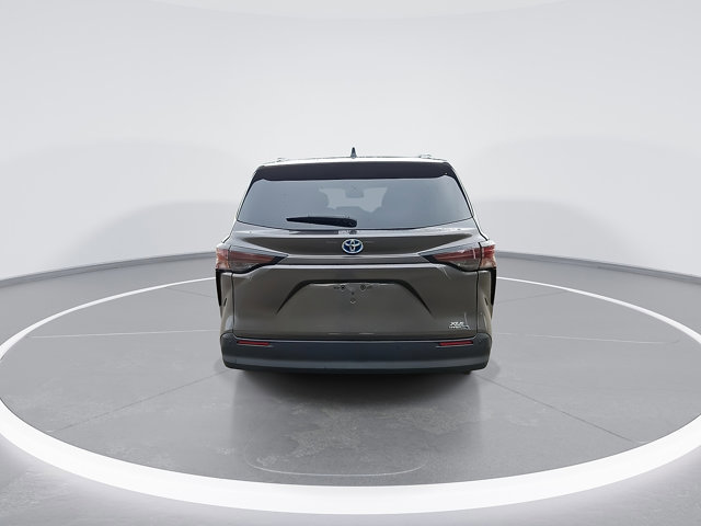Used 2023 Toyota Sienna XLE image 8