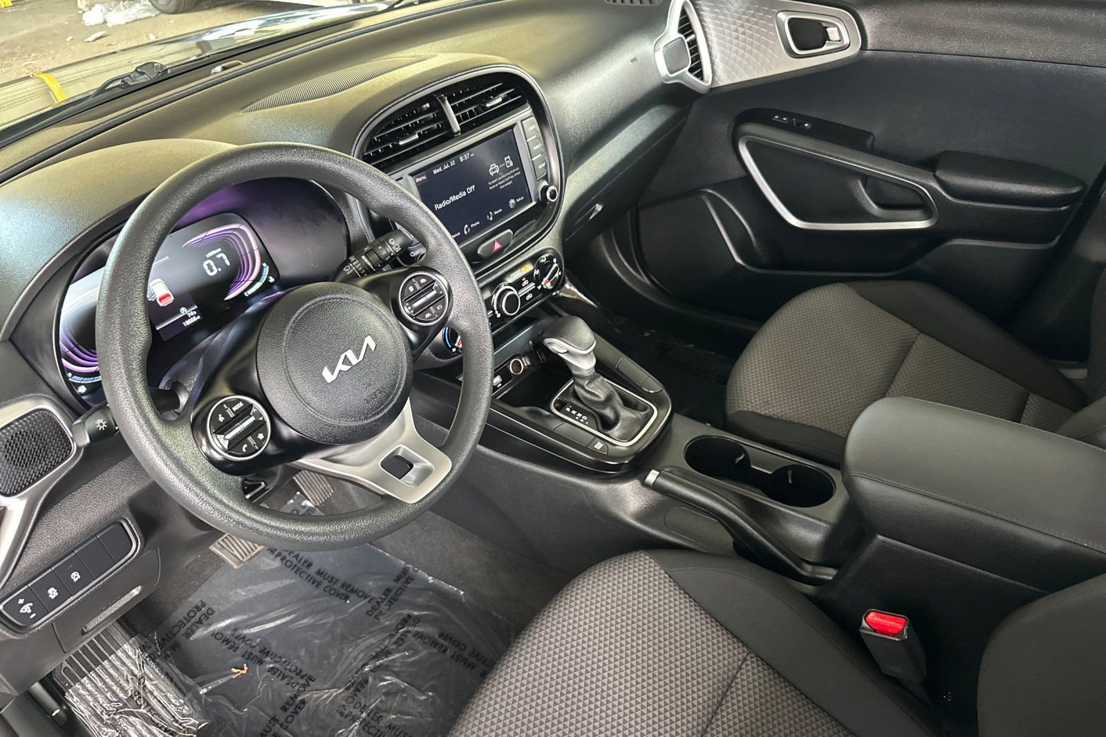 Used 2025 Kia Soul LX w/ LX Technology Package FWD image 10