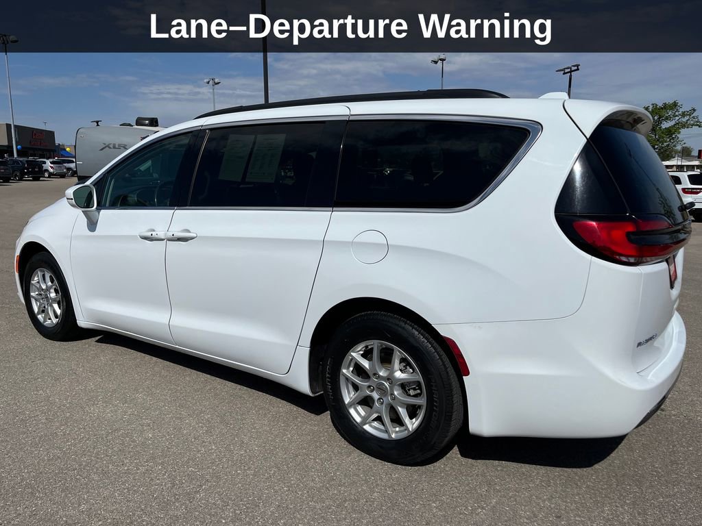 Used 2022 Chrysler Pacifica Touring-L FWD image 3