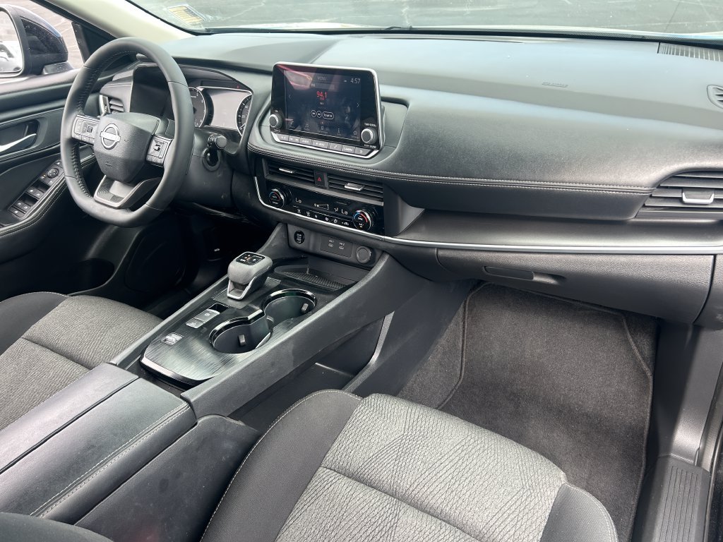 Used 2025 Nissan Rogue SV FWD image 33