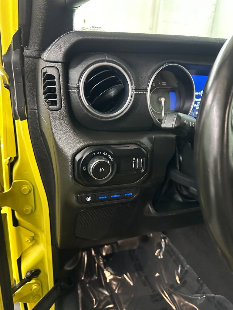 Used 2023 Jeep Wrangler Unlimited Sahara w/ Cold Weather Group image 14