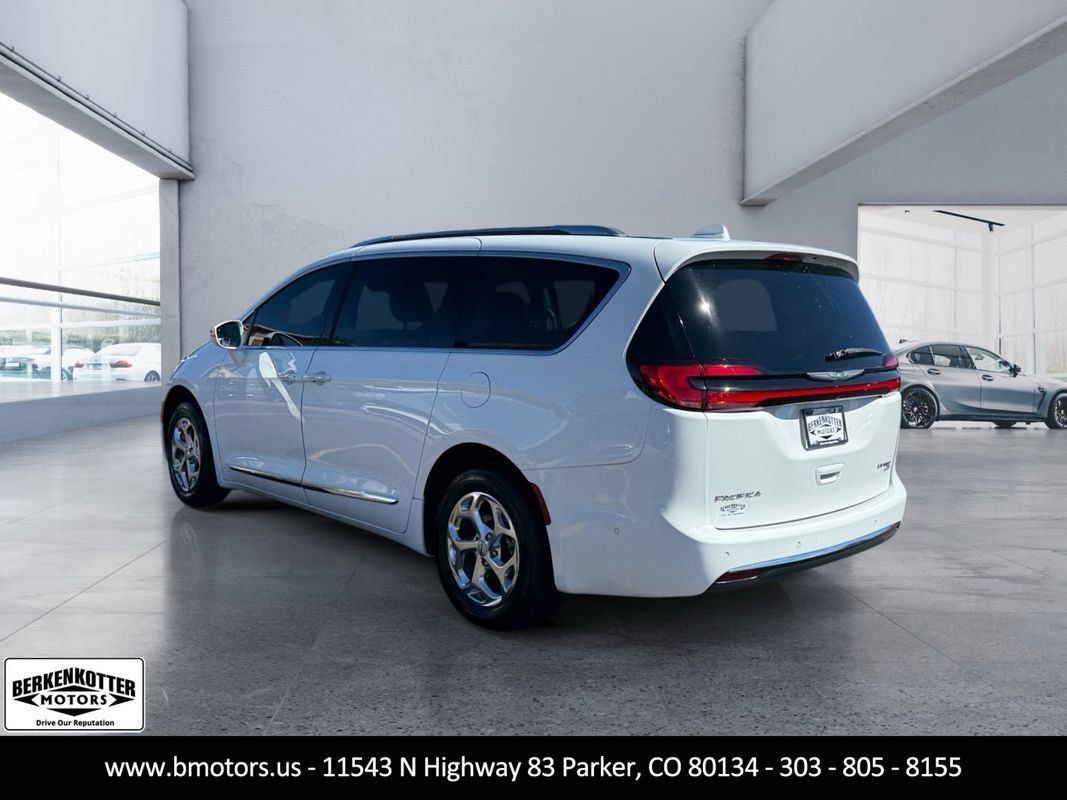 Used 2021 Chrysler Pacifica Limited AWD/4WD image 5
