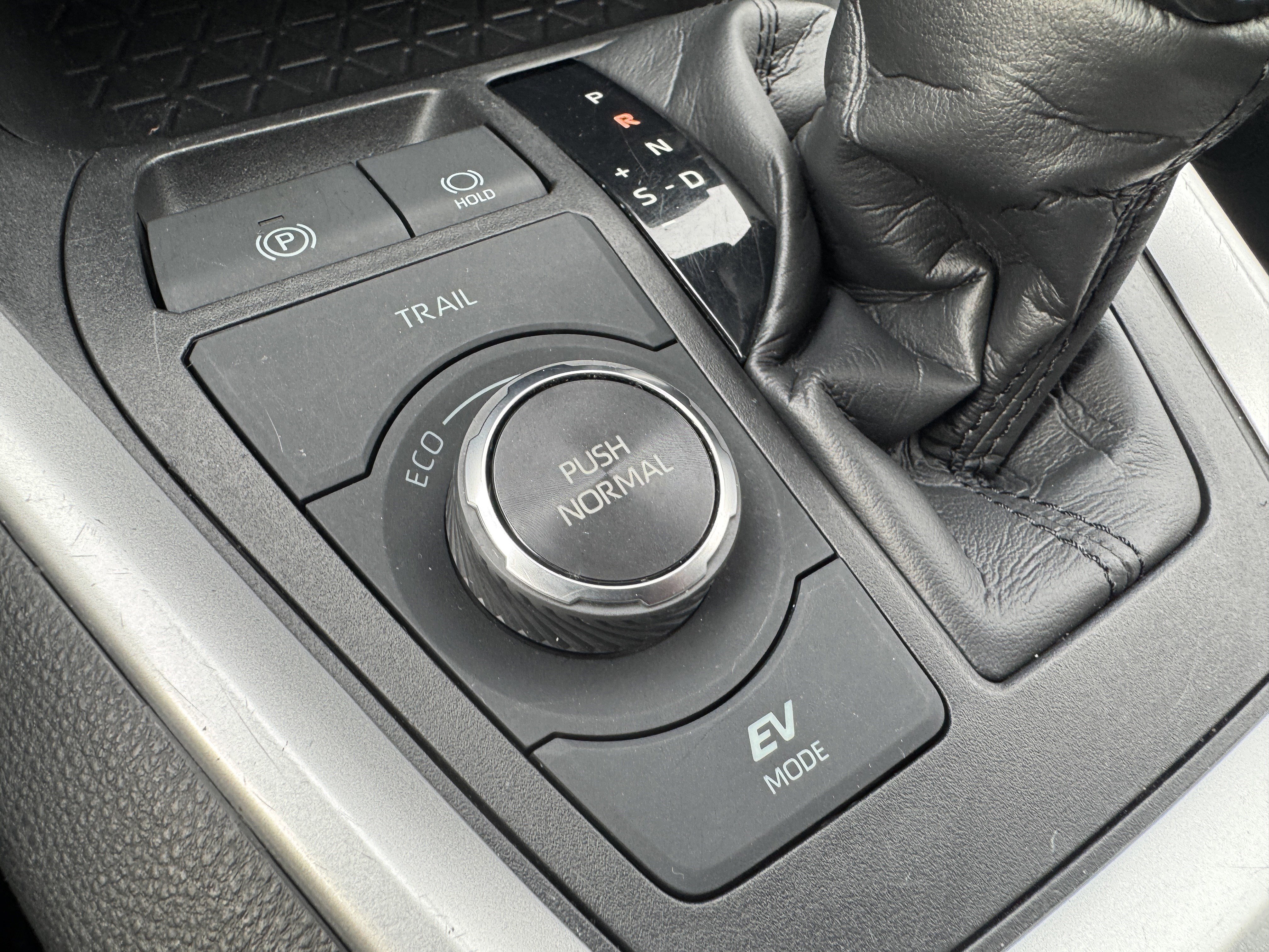 Used 2021 Toyota RAV4 LE AWD/4WD image 28