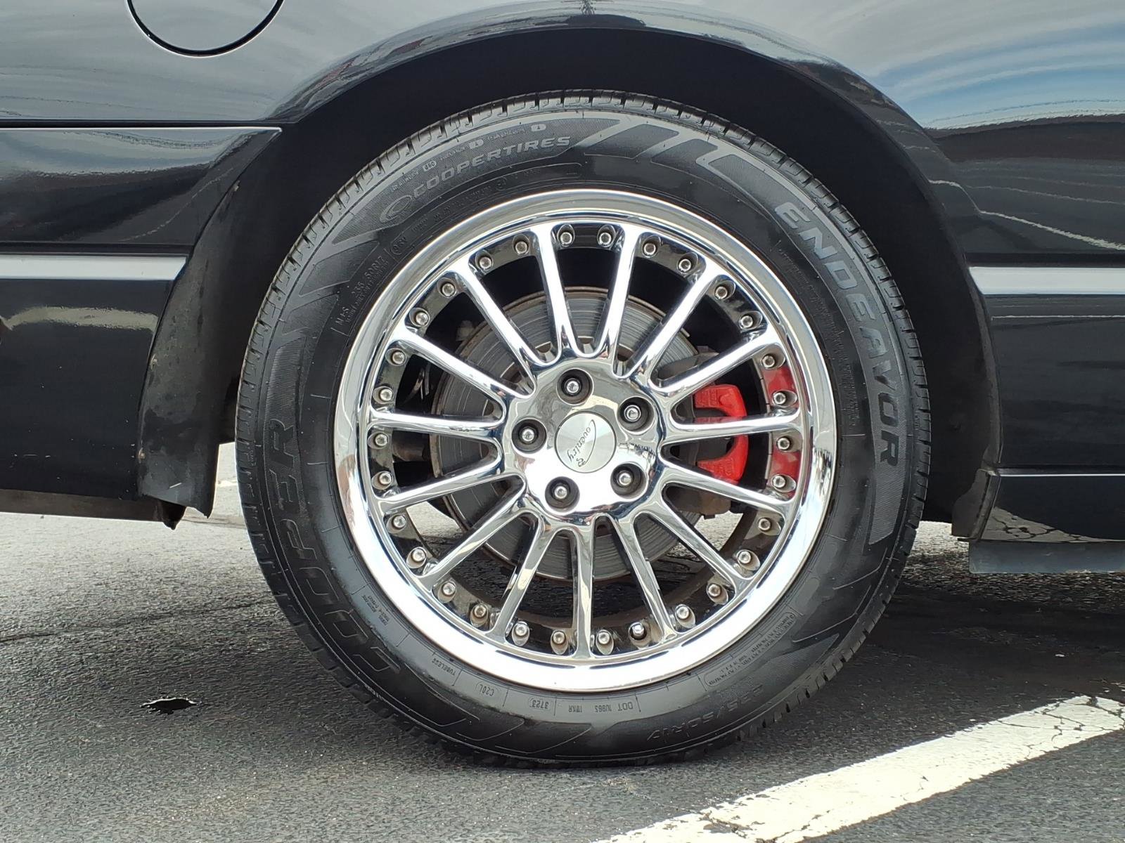 Used 2005 Ford Thunderbird Deluxe image 9