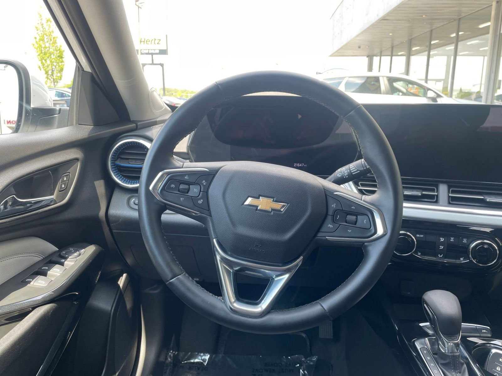 Used 2025 Chevrolet Trax LT w/ LT Convenience Package FWD image 33