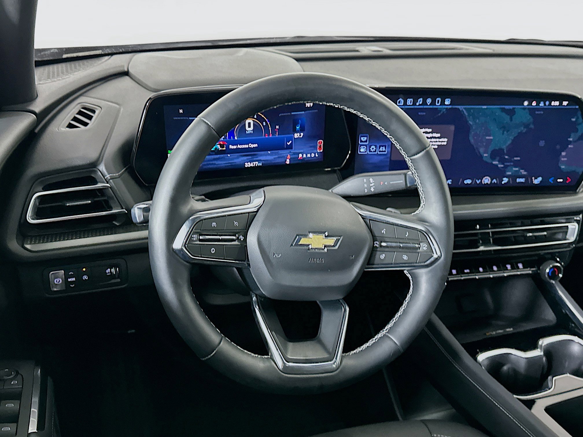 Used 2025 Chevrolet Traverse LT image 18