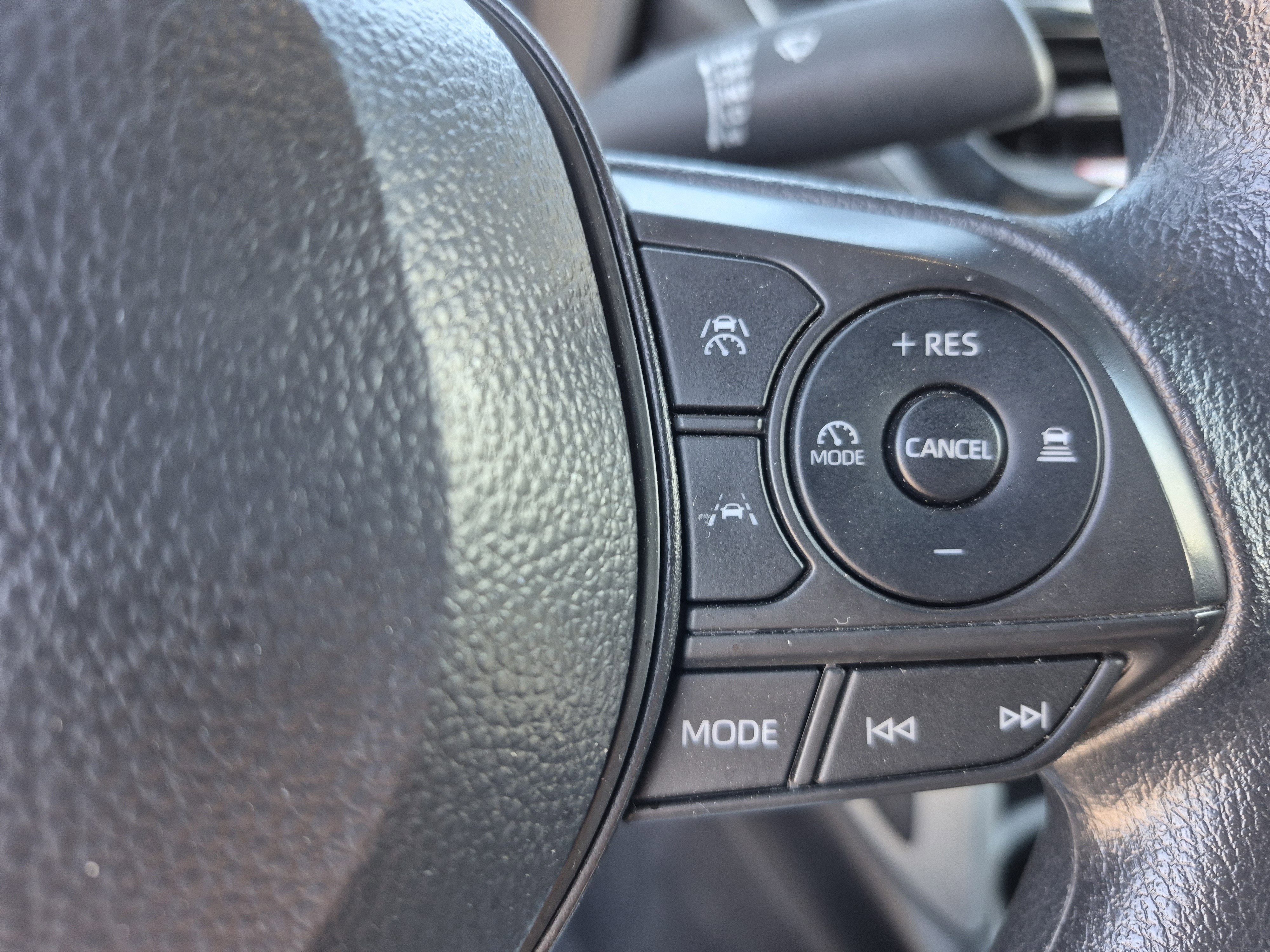 Used 2025 Toyota Corolla Cross AWD Hybrid image 27