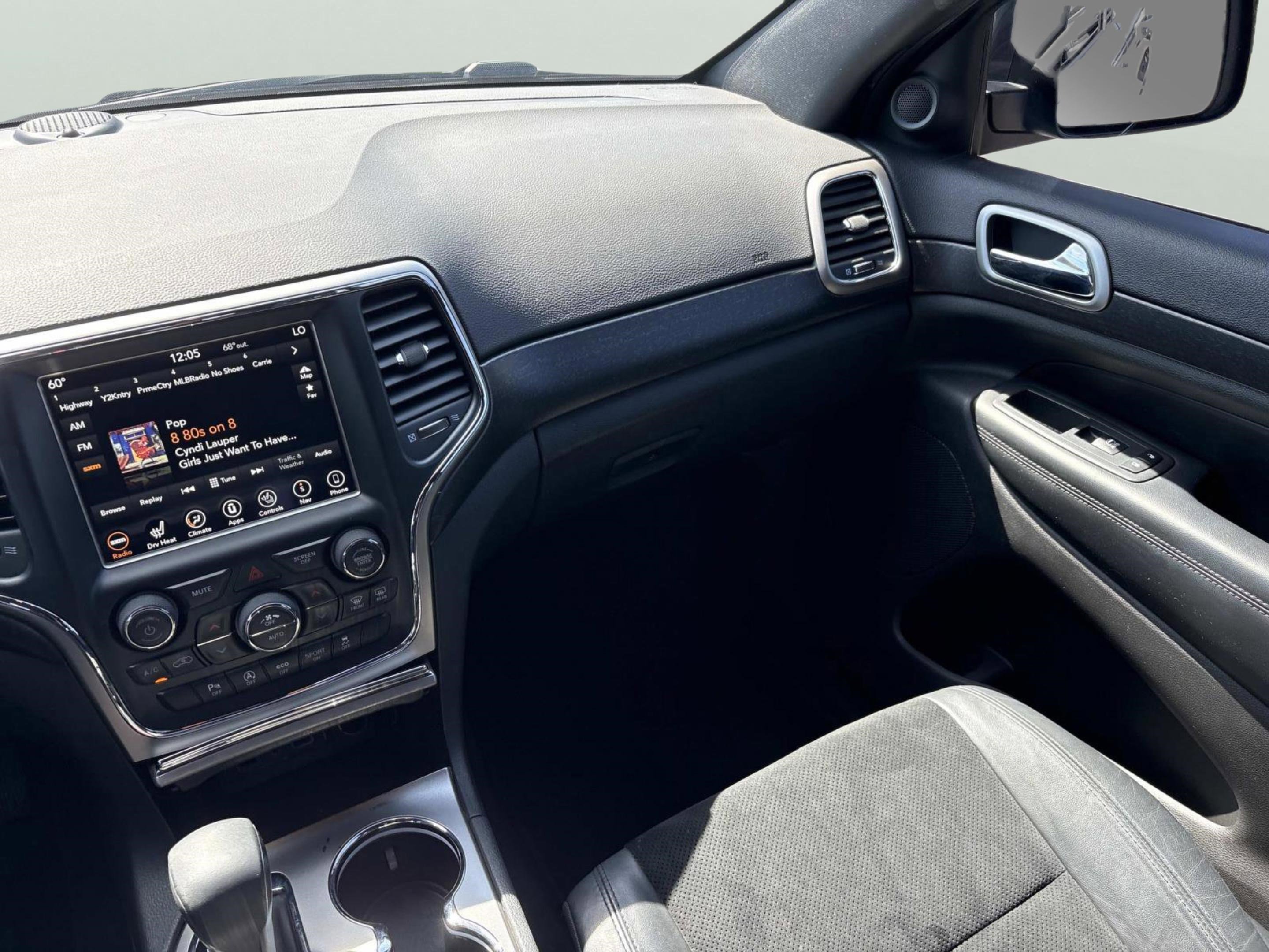 Used 2018 Jeep Grand Cherokee Altitude image 14