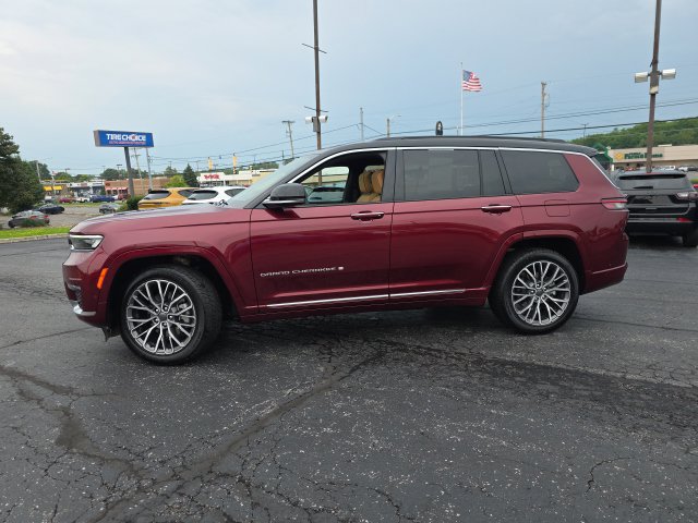 Used 2025 Jeep Grand Cherokee L Summit AWD/4WD image 3