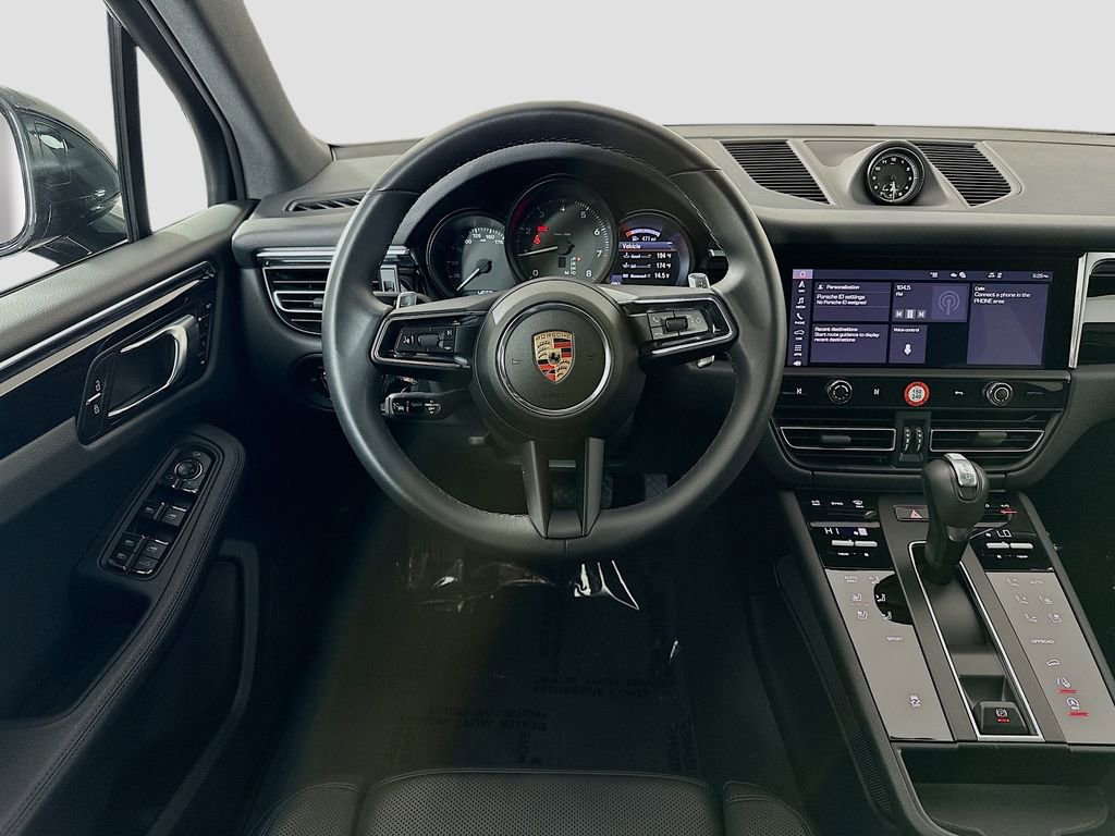 Used 2025 Porsche Macan image 25