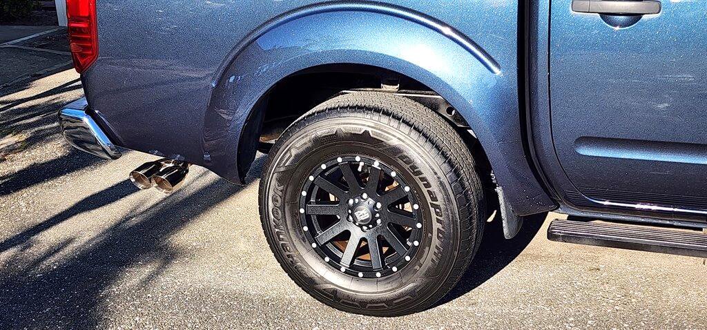 Used 2017 Nissan Frontier SV image 11