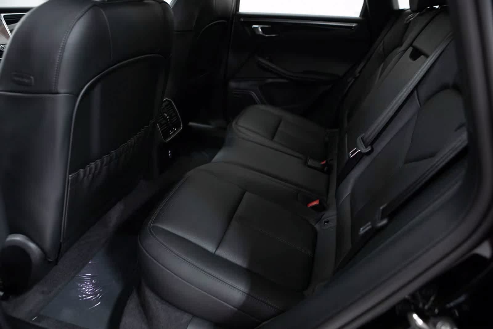 Certified 2026 Porsche Macan AWD/4WD image 35