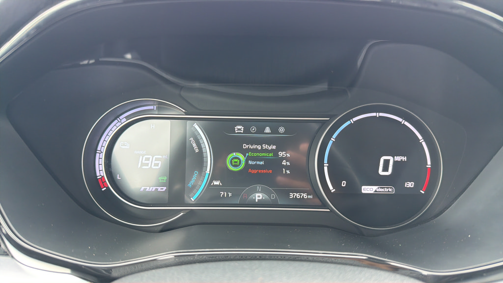 Used 2022 Kia Niro EX w/ Cold Weather Package FWD image 10
