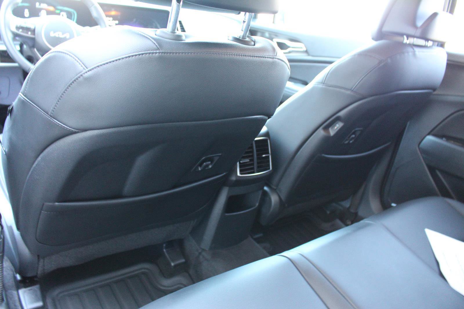 Used 2025 Kia Sportage EX image 33