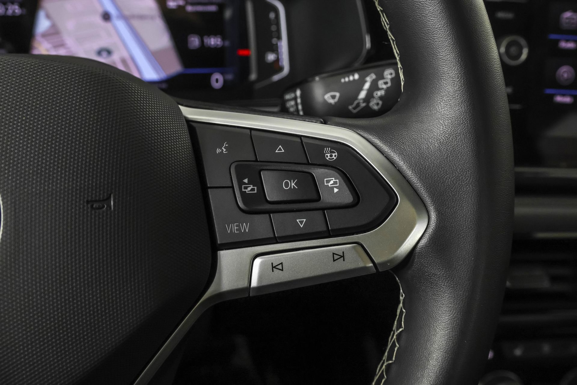 Used 2024 Volkswagen Taos SEL image 31