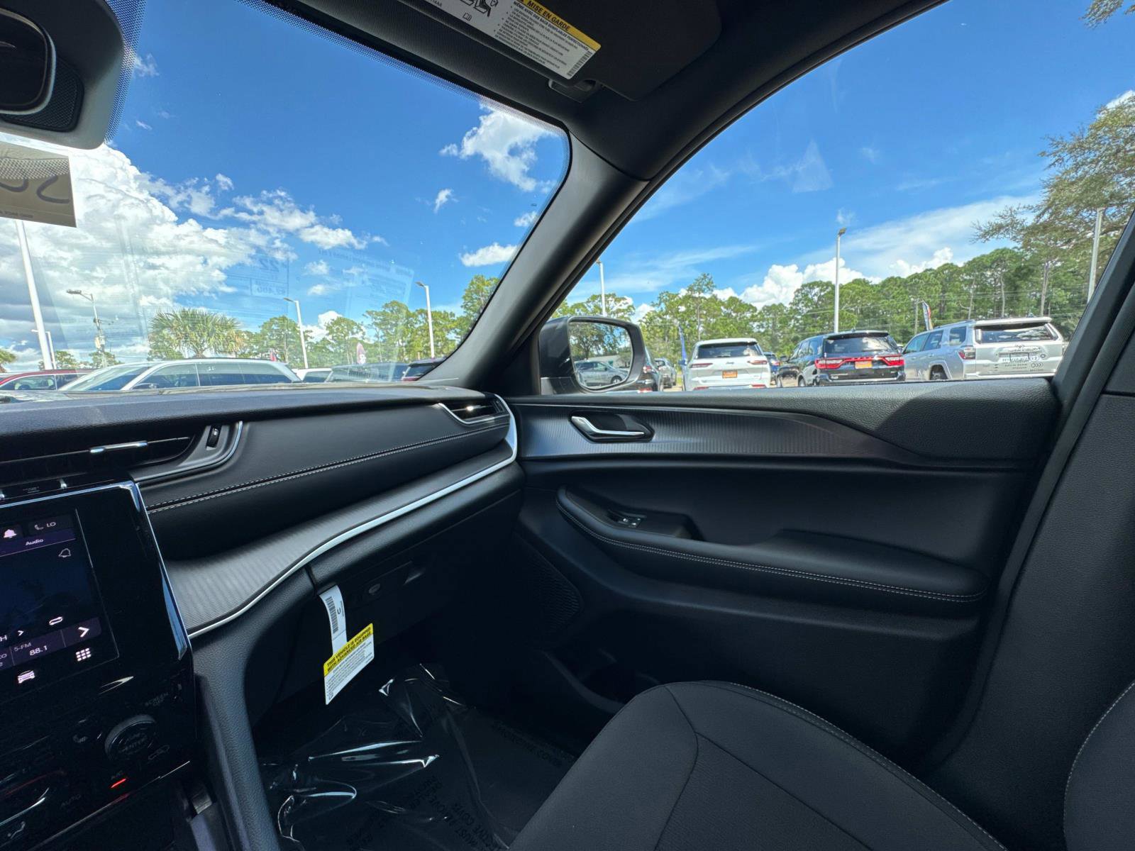 New 2025 Jeep Grand Cherokee Laredo X w/ Luxury Tech Group I image 26