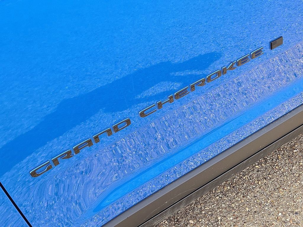 Used 2023 Jeep Grand Cherokee Trailhawk w/ Advanced Protech Group II AWD/4WD image 12