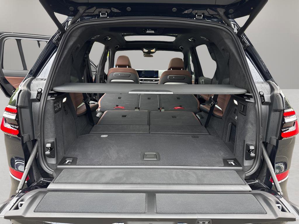 Used 2025 BMW X7 M60i image 34