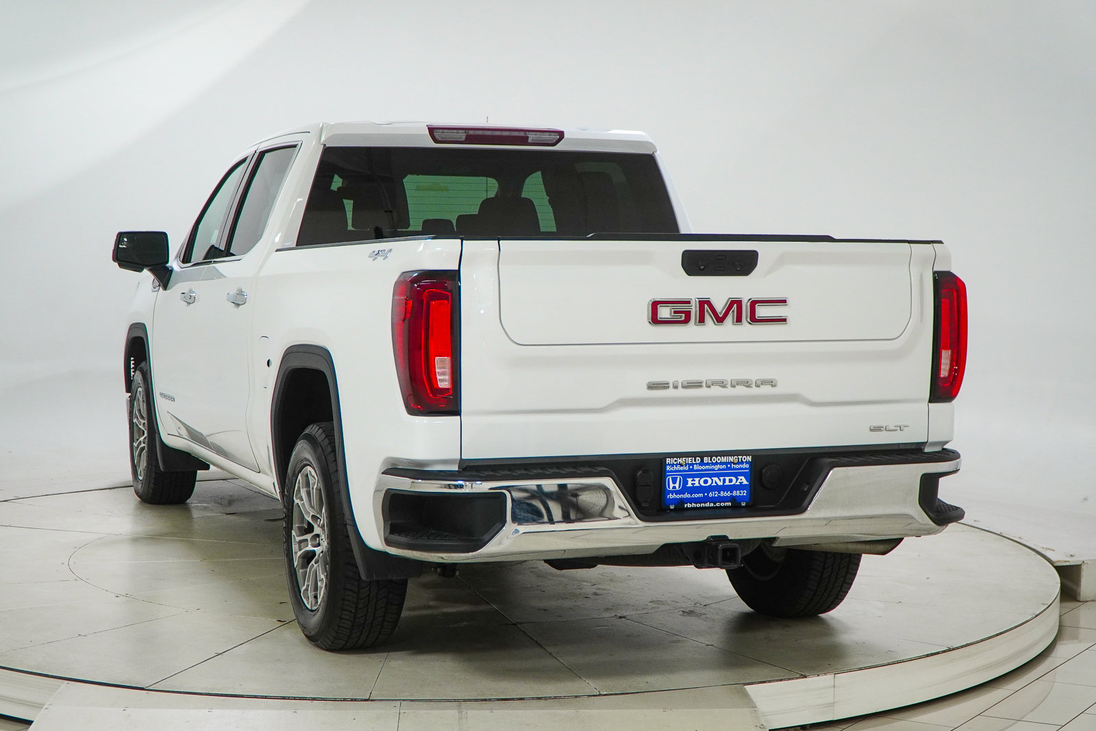 Used 2024 GMC Sierra 1500 SLT AWD/4WD image 6