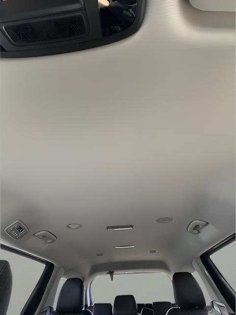 Used 2025 Kia Carnival image 31