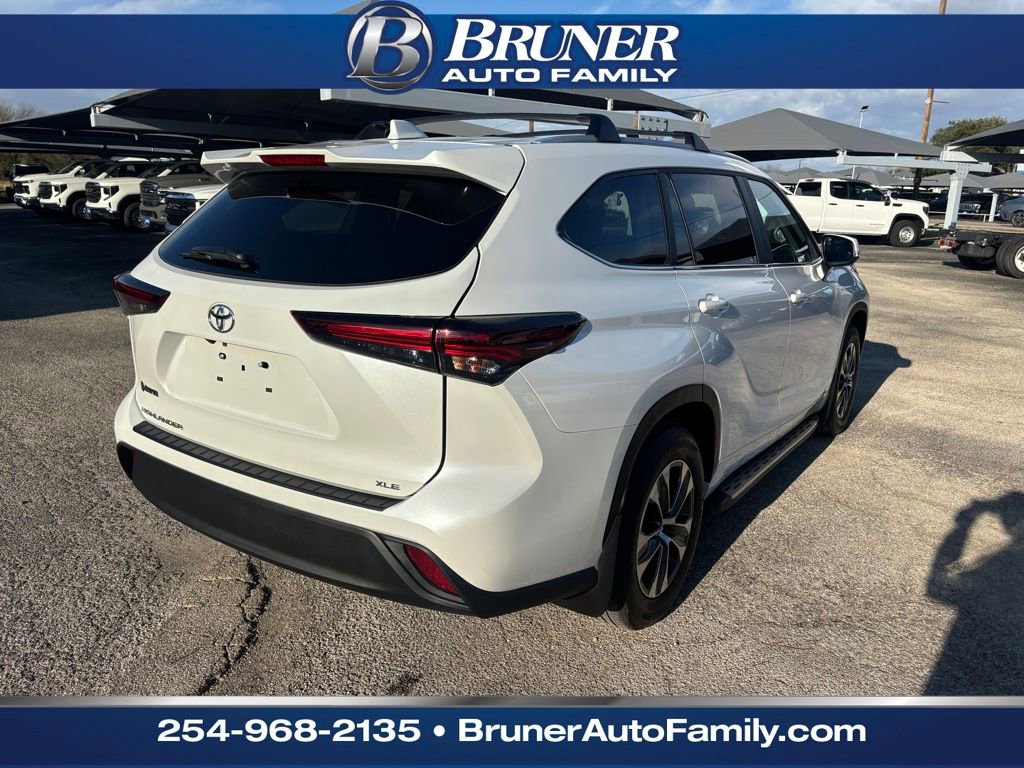 Used 2025 Toyota Highlander XLE image 5