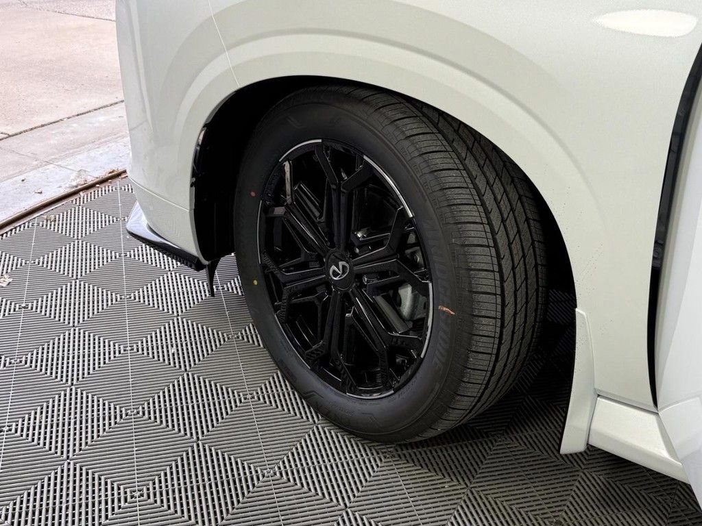 New 2026 INFINITI QX80 4WD image 12