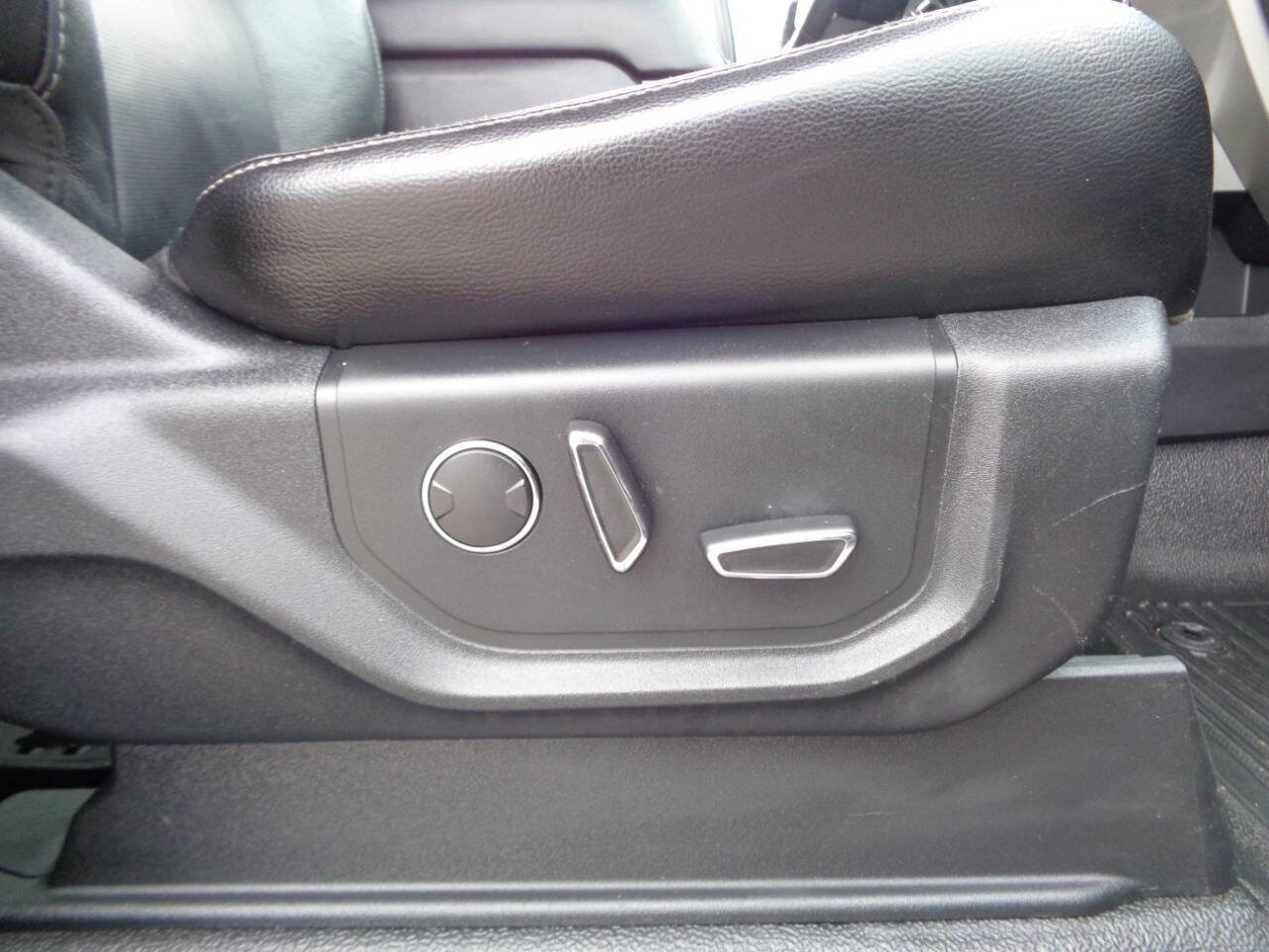 Used 2017 Ford F250 Lariat w/ Chrome Package image 48