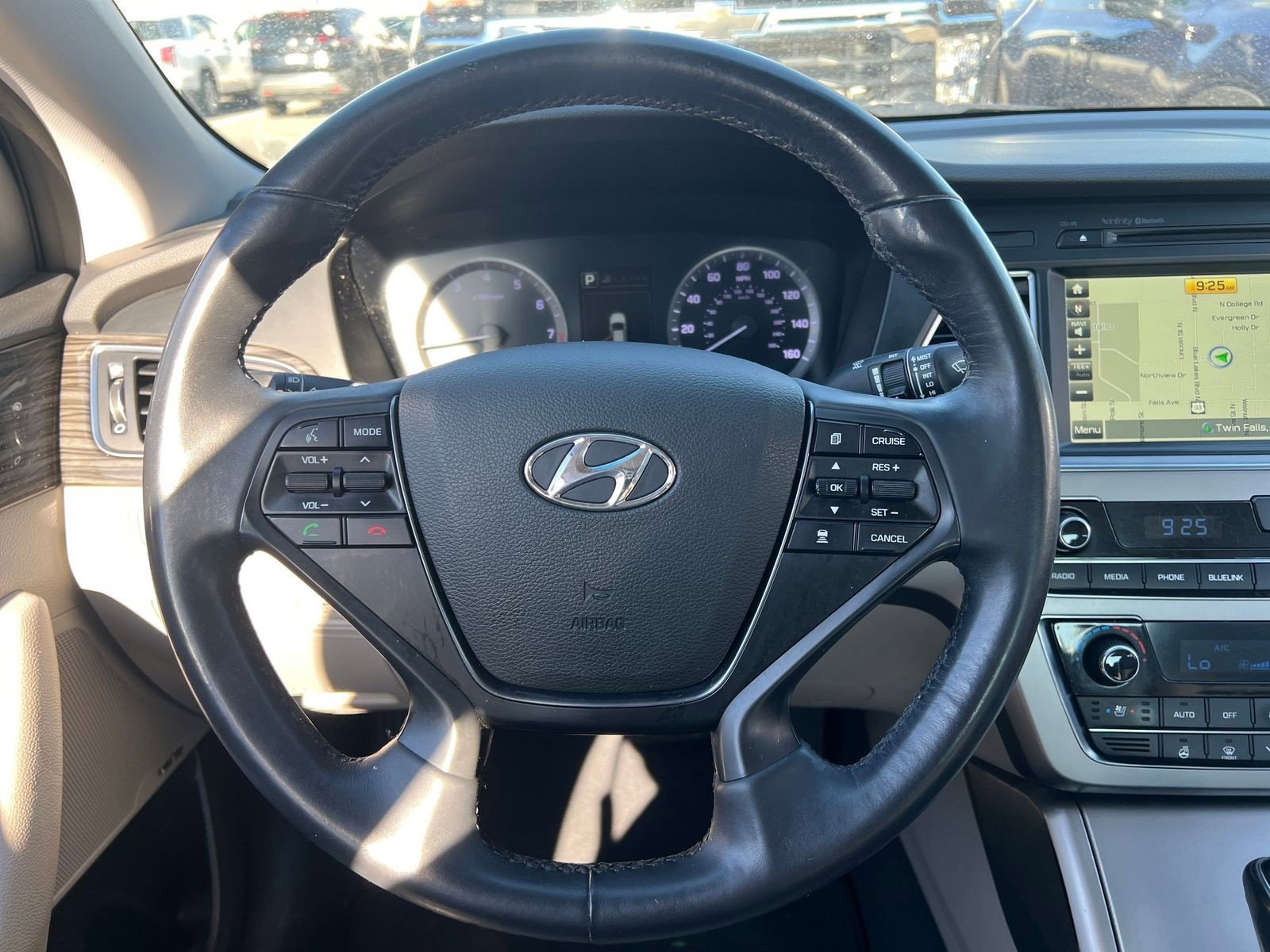 Used 2015 Hyundai Sonata Limited w/ Option Group 06 FWD image 22