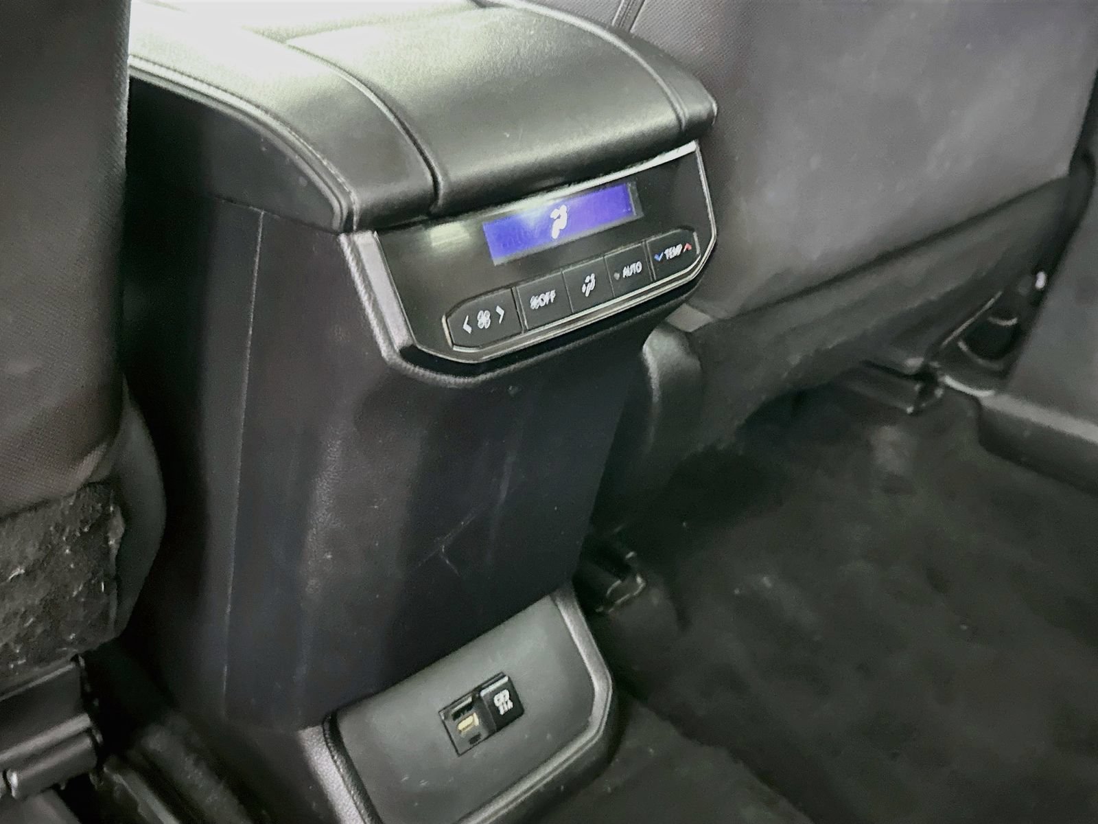 Used 2021 Toyota Highlander LE FWD image 24