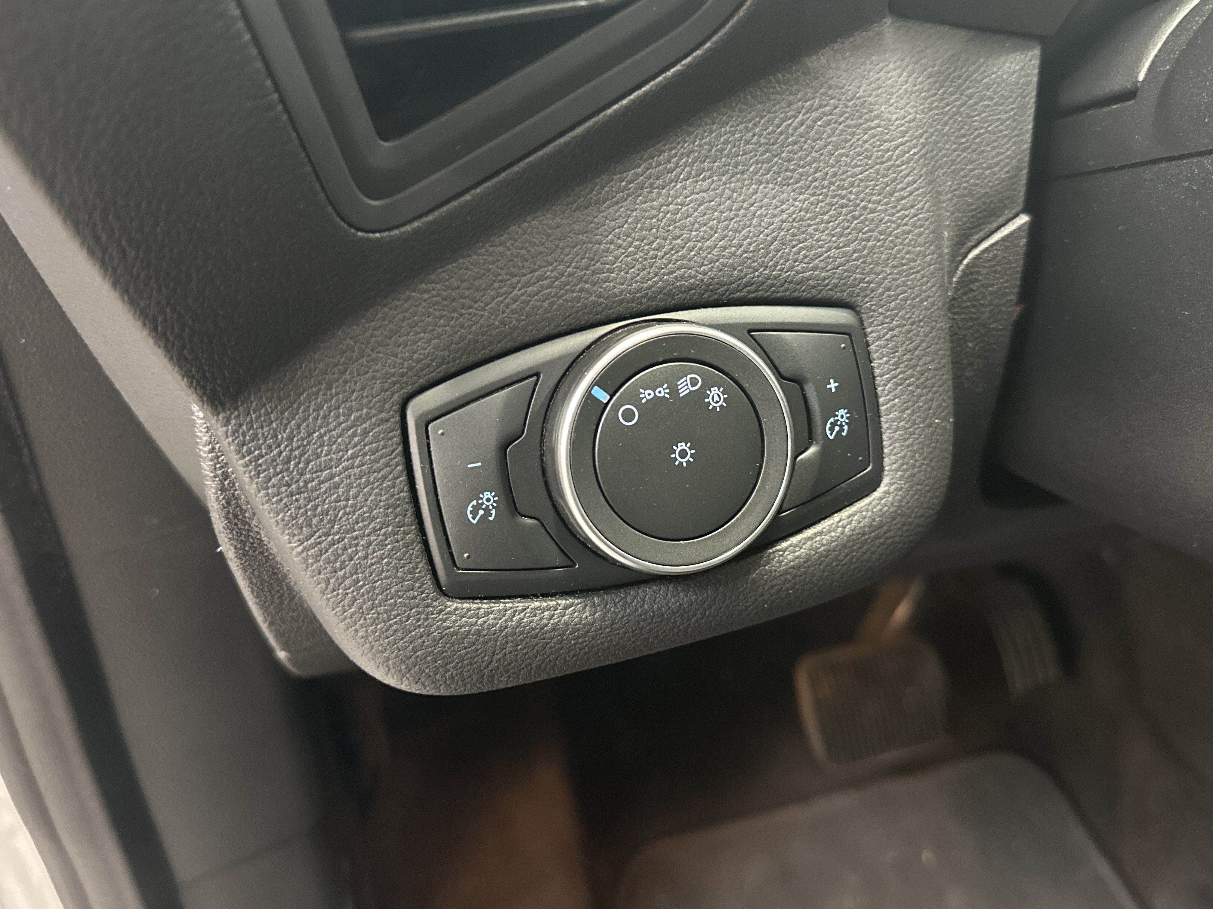 Used 2018 Ford C-MAX SE w/ Cold Weather Package image 18