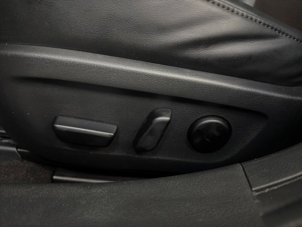 Used 2024 MAZDA MAZDA3 Hatchback w/Premium Plus Pkg image 12