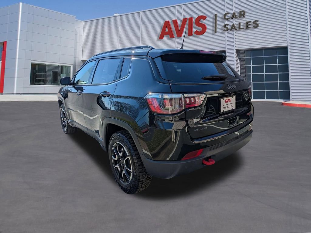 Used 2025 Jeep Compass Trailhawk image 9