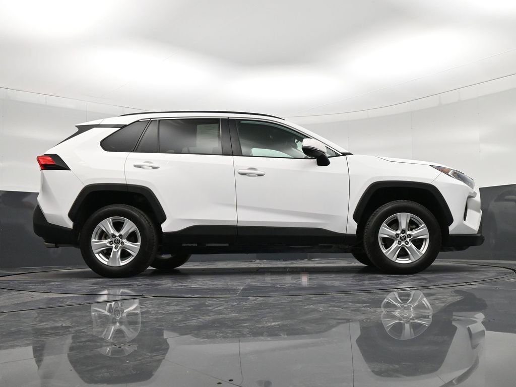 Used 2021 Toyota RAV4 XLE w/ Convenience Package image 24