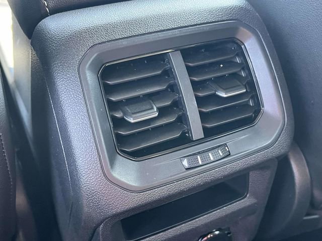 Used 2024 Volkswagen Tiguan SE FWD image 20