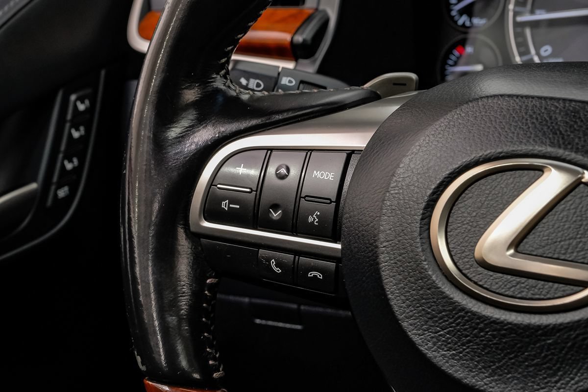 Used 2019 Lexus LX 570 4WD w/ Luxury Package image 12