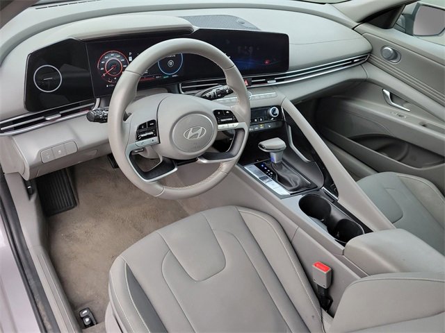 Used 2025 Hyundai Elantra SEL image 9