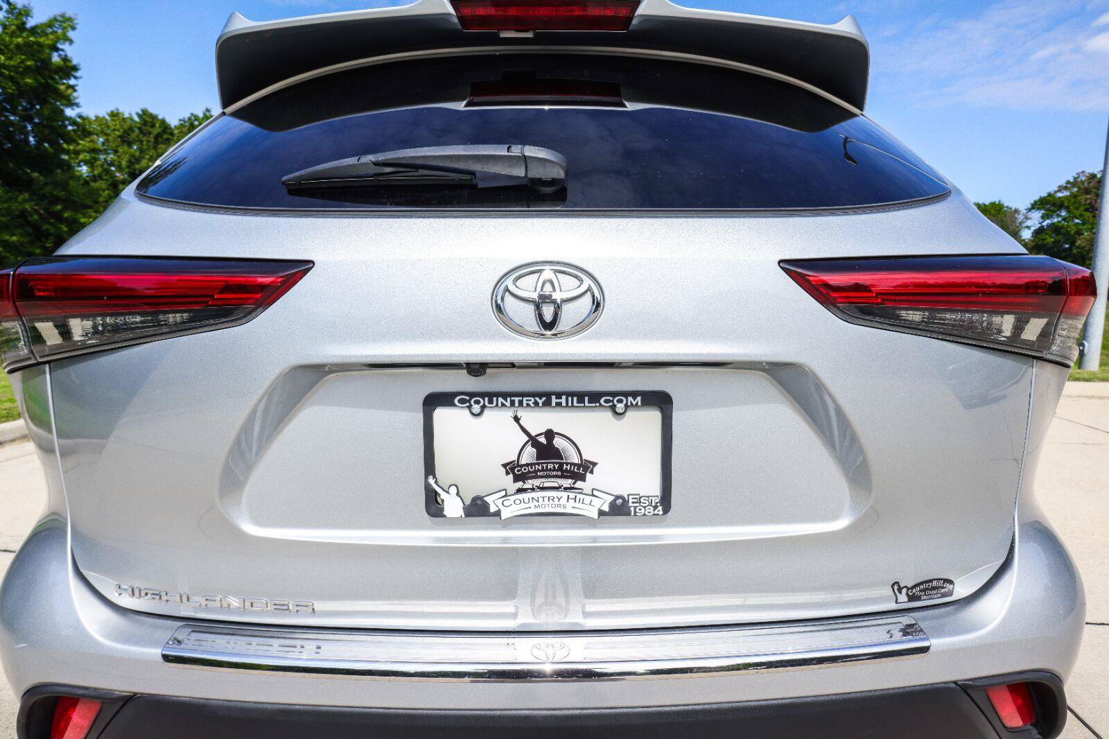 Used 2022 Toyota Highlander L FWD image 38