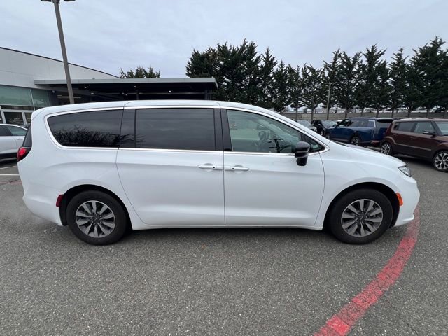 Used 2024 Chrysler Pacifica Select image 7