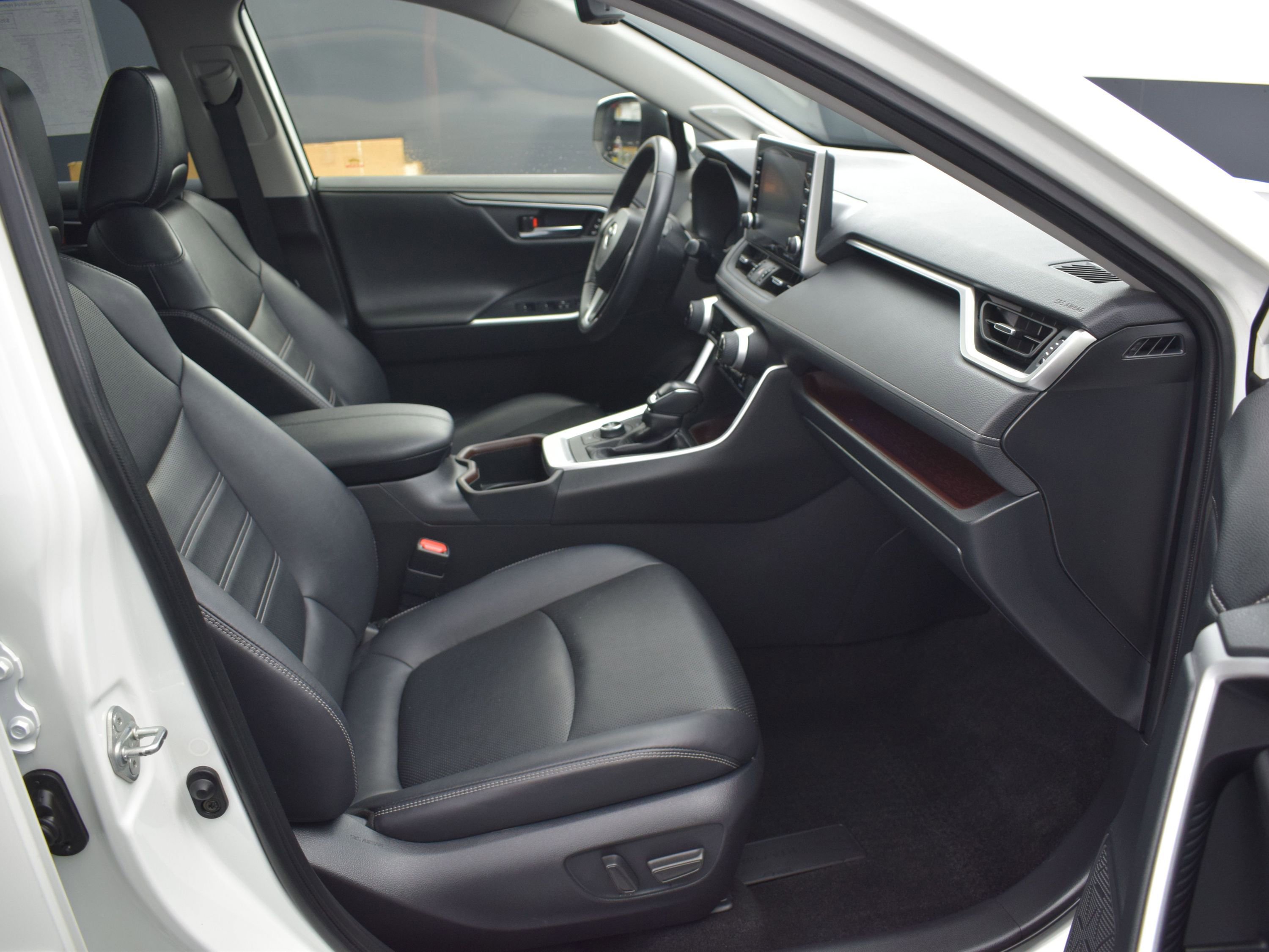 Used 2022 Toyota RAV4 Limited w/ Limited Grade Weather Package image 10