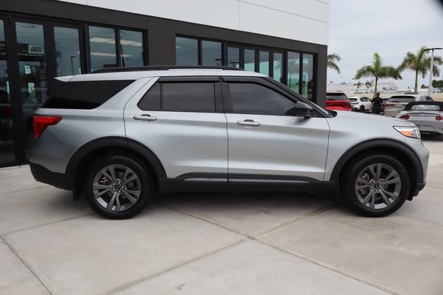 Used 2023 Ford Explorer XLT w/ Equipment Group 202A AWD/4WD image 2