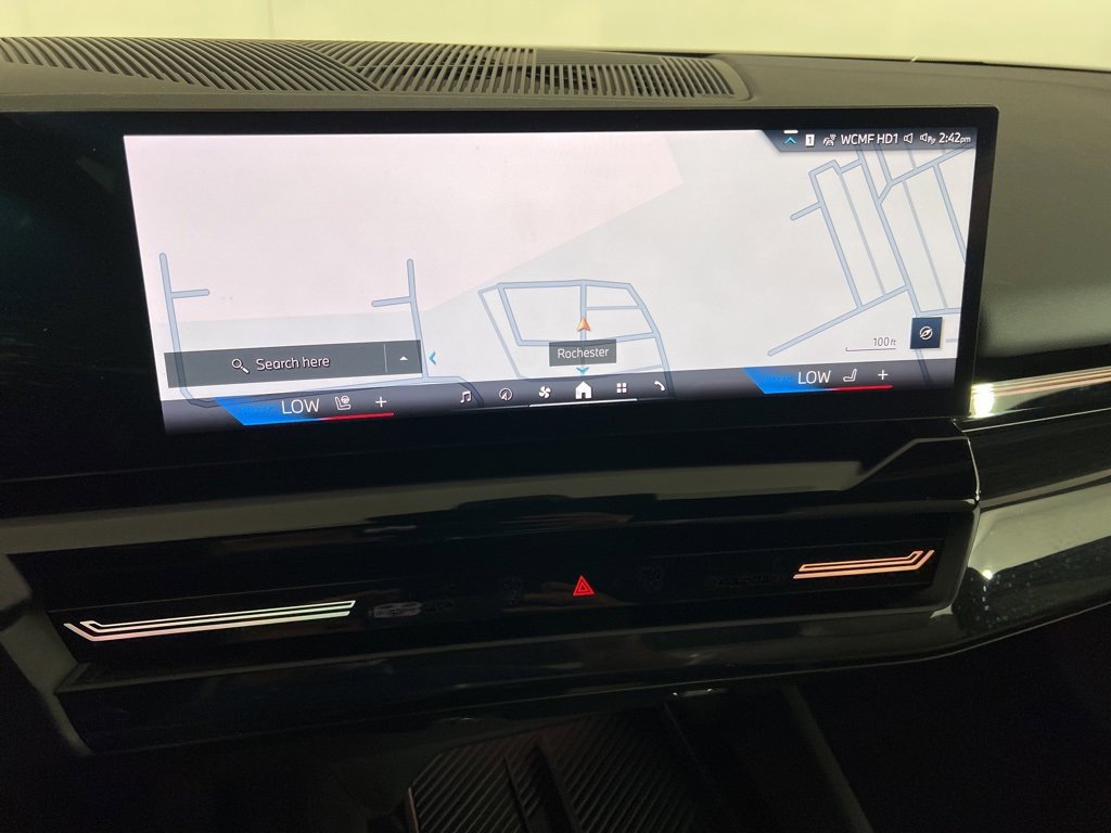 Used 2025 BMW 530i xDrive 530i xDrive w/ Premium Package image 17