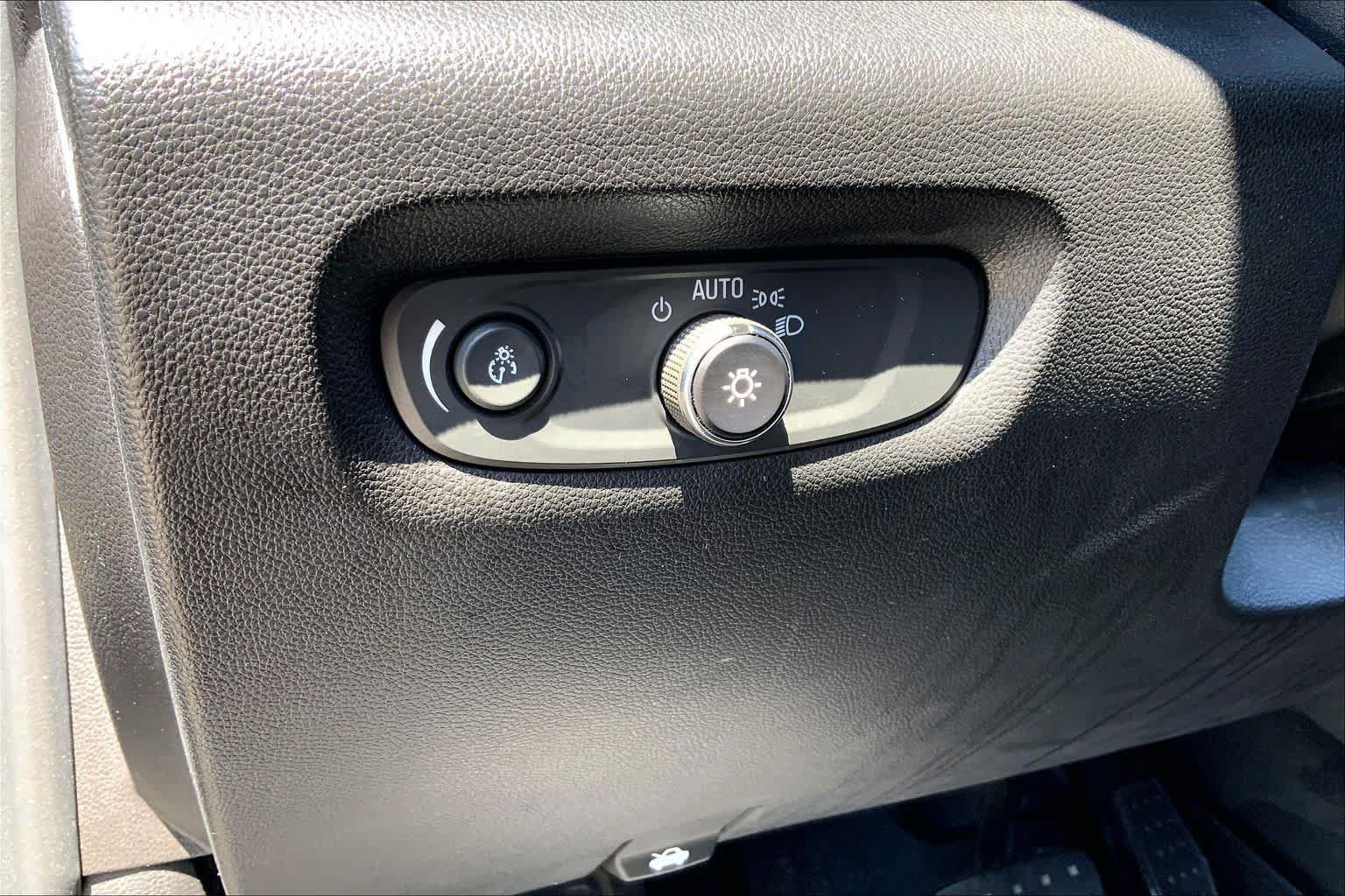 Used 2020 Chevrolet Traverse LS FWD image 33
