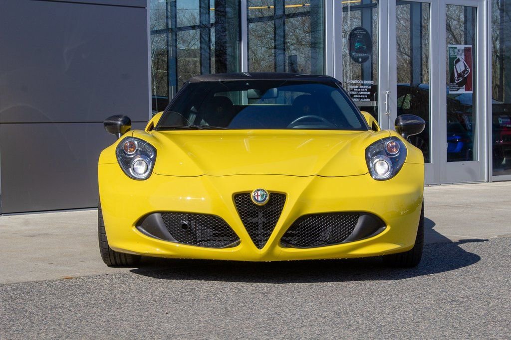 Used 2016 Alfa Romeo 4C Spider w/ Spider Track Package 4 RWD image 2