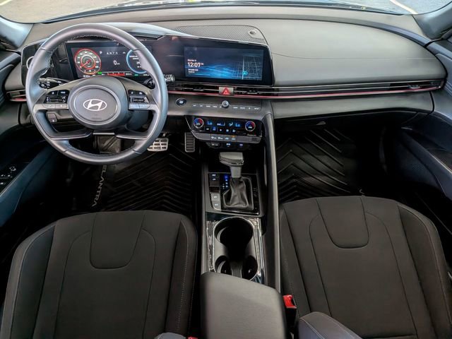 Used 2025 Hyundai Elantra SEL image 31