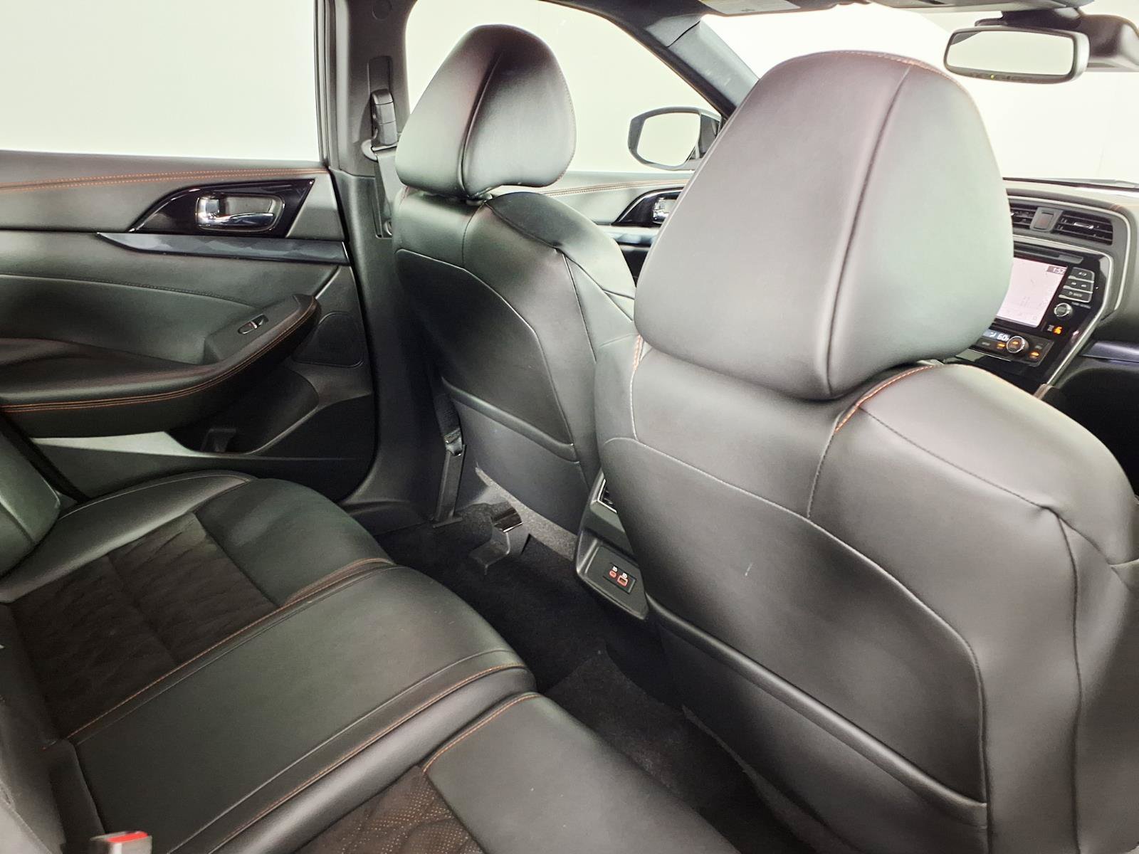 Used 2020 Nissan Maxima SR w/ Sport Mat Group FWD image 11